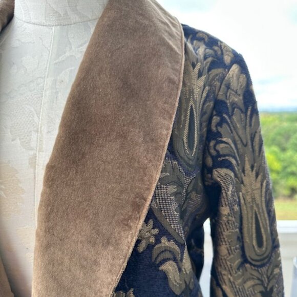 Deep Blue and gold smoking-type jacket - Picture 5 of 9